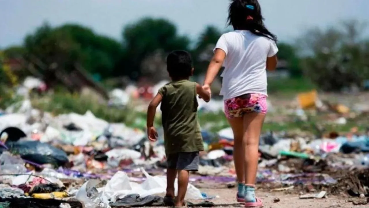 Casi tres de cada diez niños argentinos no come regularmente, según la UCA