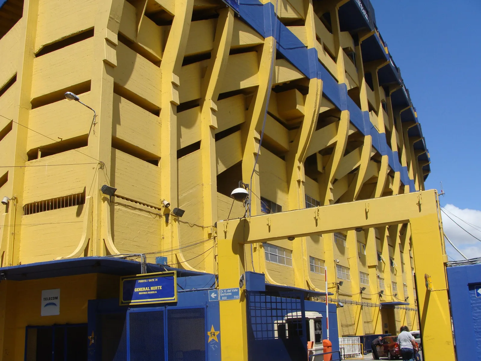 View of the Alberto José Armando Stadium in 2009.