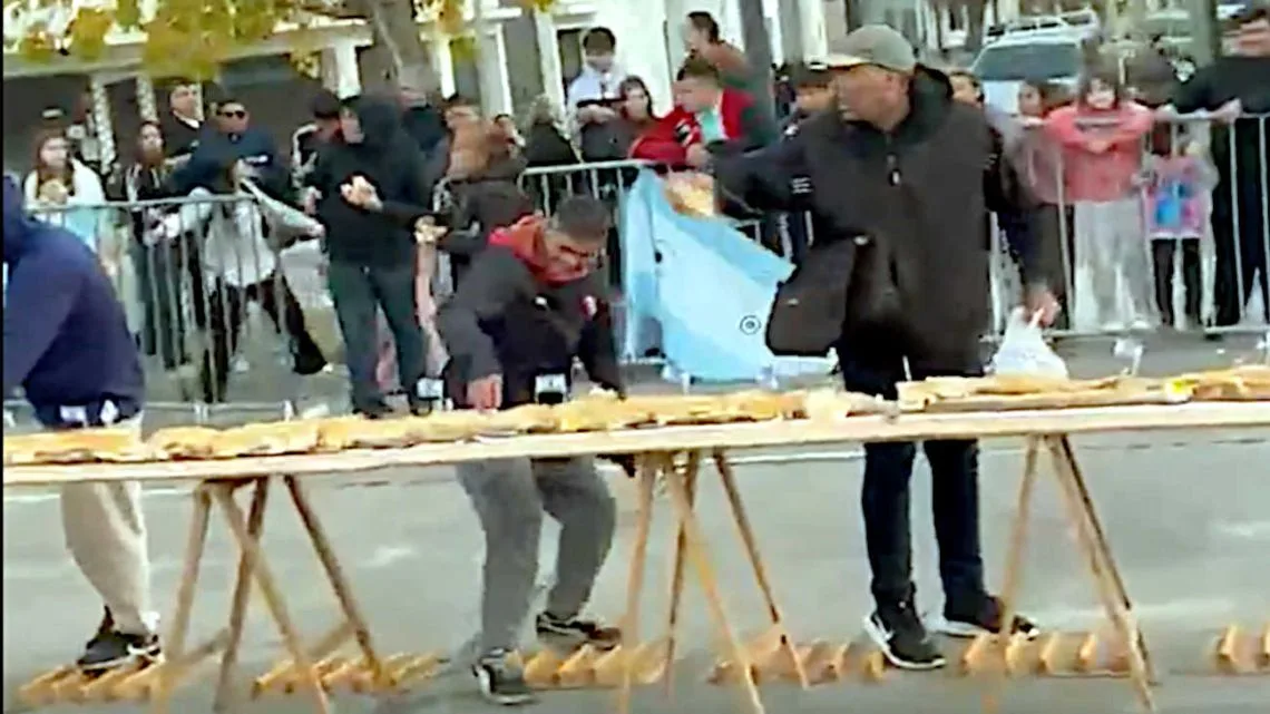 Descontrol en Avellaneda por el sándwich kilométrico de la Parrilla El Tano